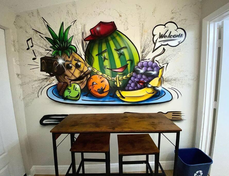 Cozy & Colorful Art Canvas W/hottub & Murals Appartamento *