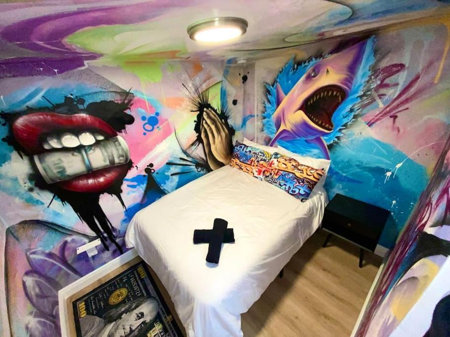Cozy & Colorful Art Canvas W/hottub & Murals Appartamento *